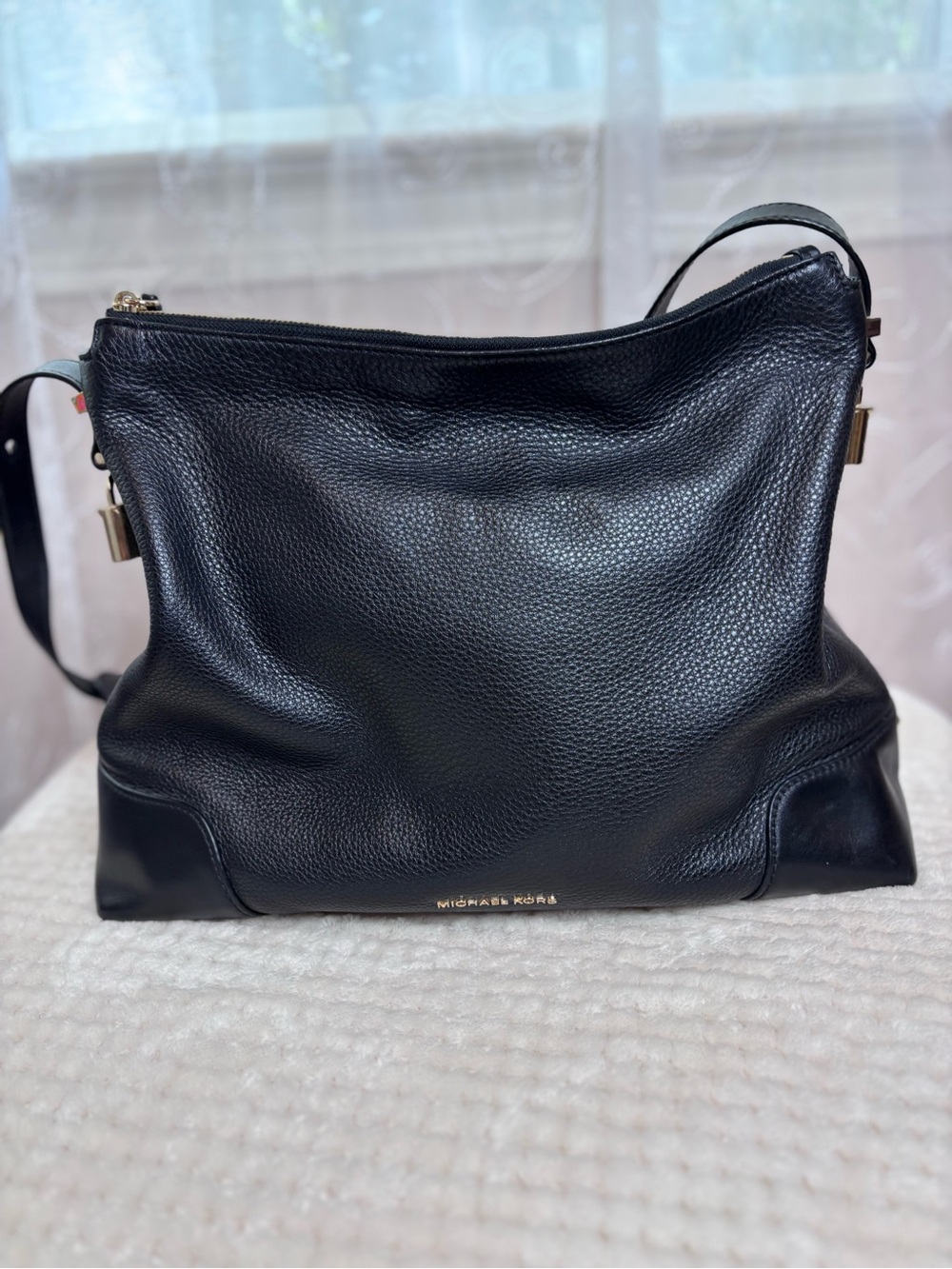 Michael Kors Black Pebbled Leather Hobo Shoulder Bag with Gold Hardware - Picture 6 of 16